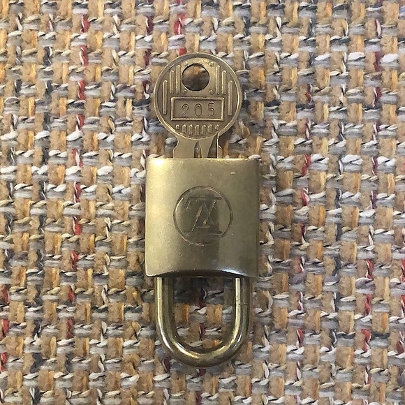Vintage LV Louis Vuitton Padlock Lock & Key 205 - Picture 7 of 13
